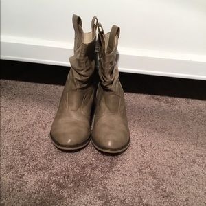 Cowgirl boots never worn